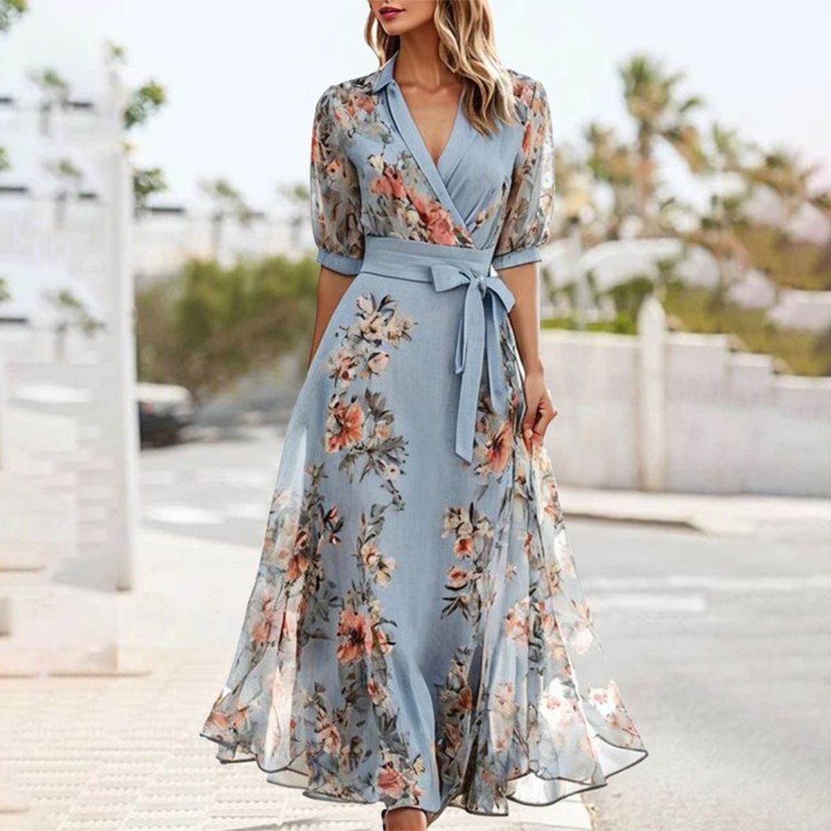 Levine - Robe midi bleue à manches courtes et encolure pointue