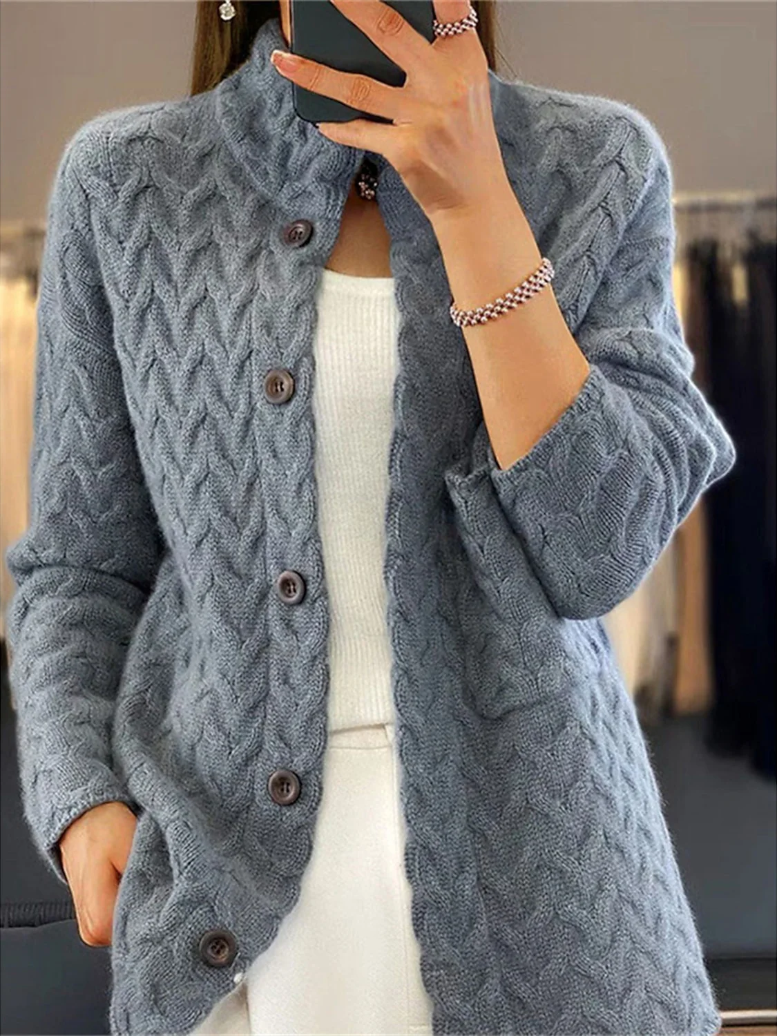 Cardigan femme au style décontracté pour des journées confortables