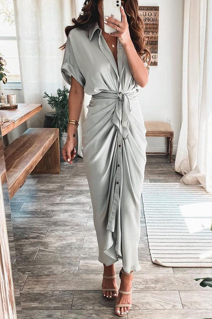 Osana - Magnifique robe en satin avec boutons et voile