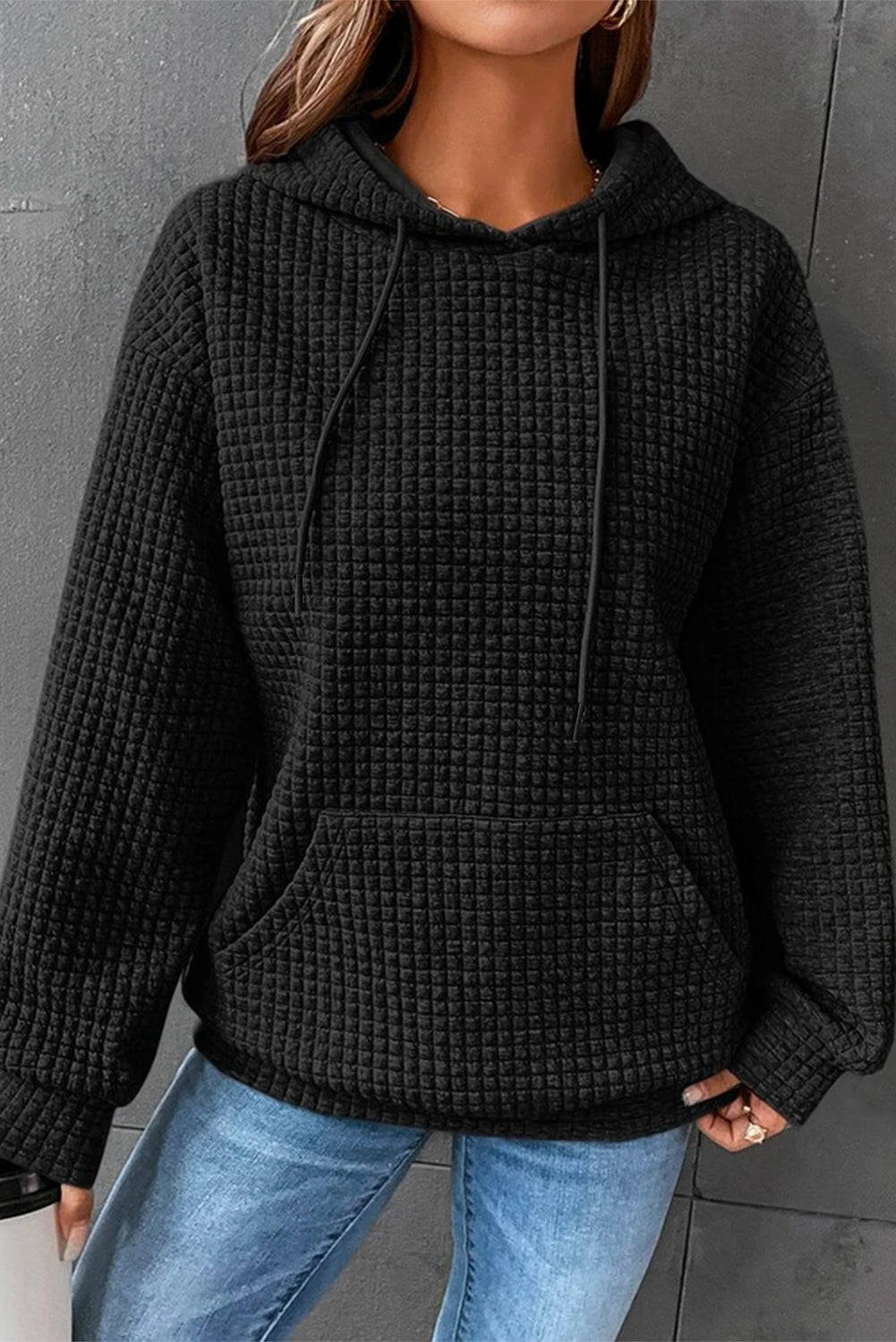 Sweat à capuche noir élégant avec motif matelassé et poche kangourou