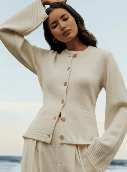 Cardigan classique pour femmes avec patte de boutonnage