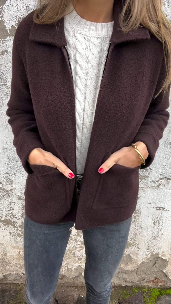 Cardigan classique : votre compagnon idéal pour tous les apparence