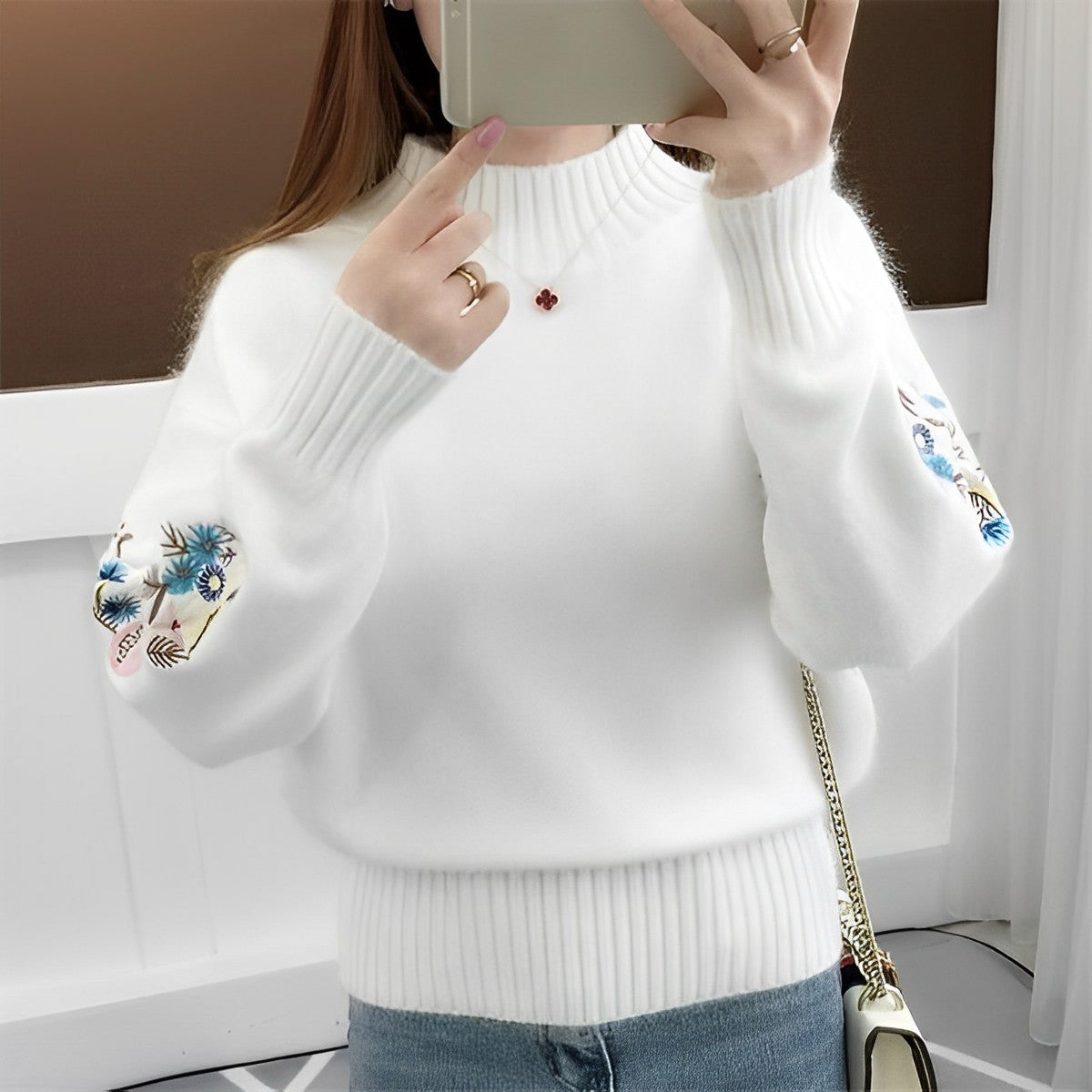 Pyra Sweater | Pull en maille brodée de fleurs