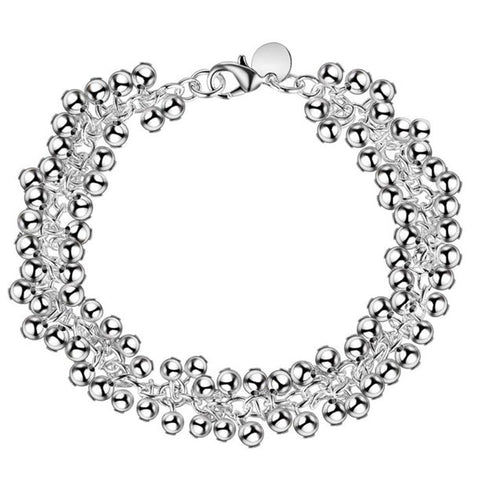 Bracelet en perles d'argent avec détails exquis