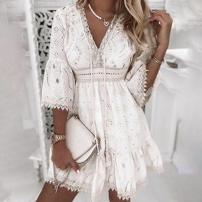 Robe élégante avec col en V