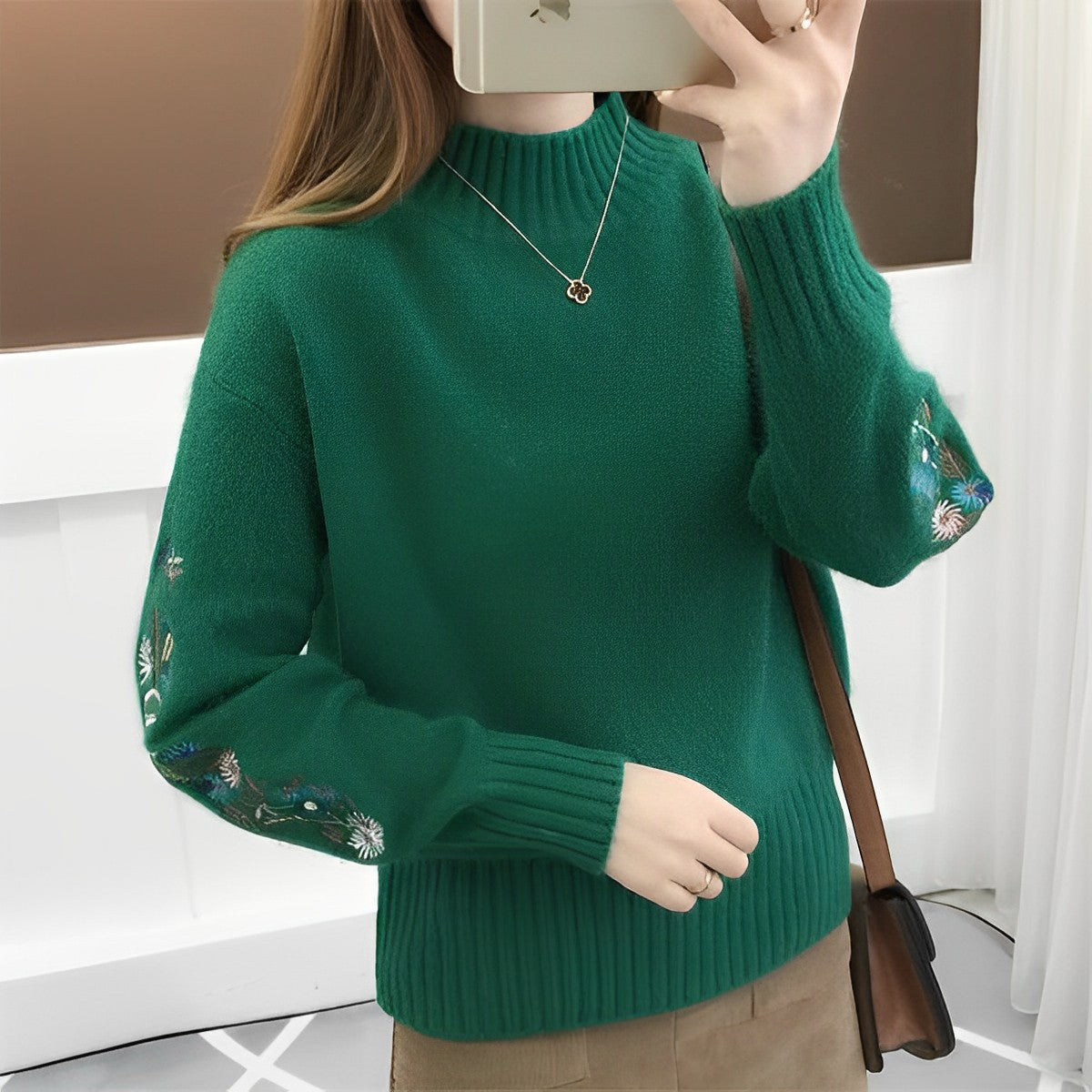 Pyra Sweater | Pull en maille brodée de fleurs