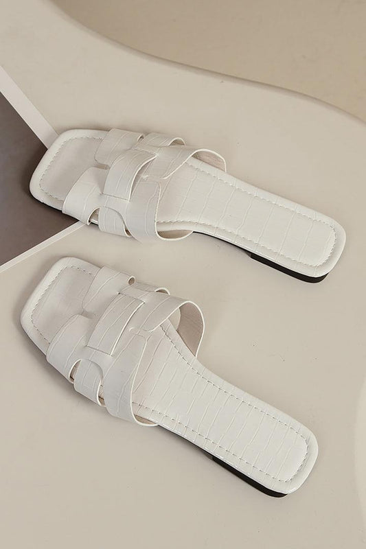 Kareema Sandals | Sandales plates avec motif de pierre et brides tressées