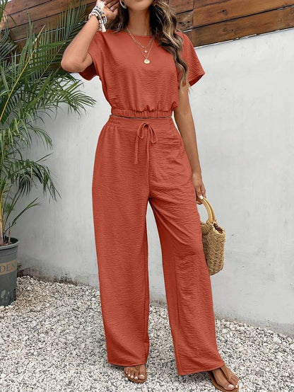 Ensemble tendance pour femmes avec haut court et pantalon large