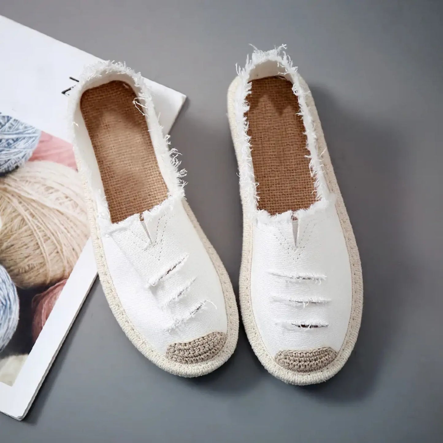 Laurynn | Espadrilles noires et blanches en toile déchirée